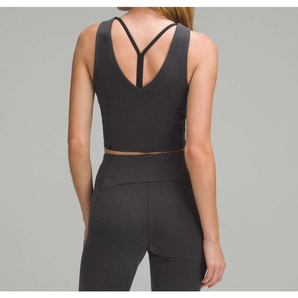 Lululemon Ribbed Softstreme Cropped Tank Top, Black, EUC, Size 6 - Picture 2 of 4